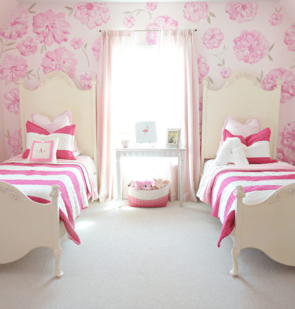 pink girls room, flamingo room, flamingo decor, flamingo girls room